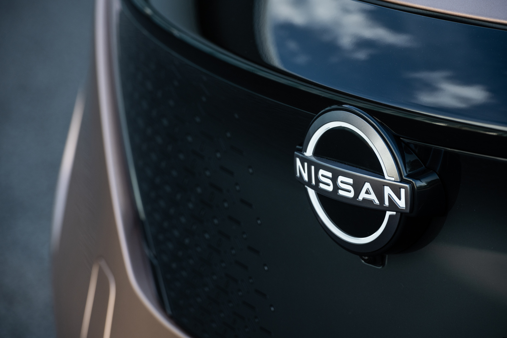 SMALL_Nissan Ariya badge_Front BI